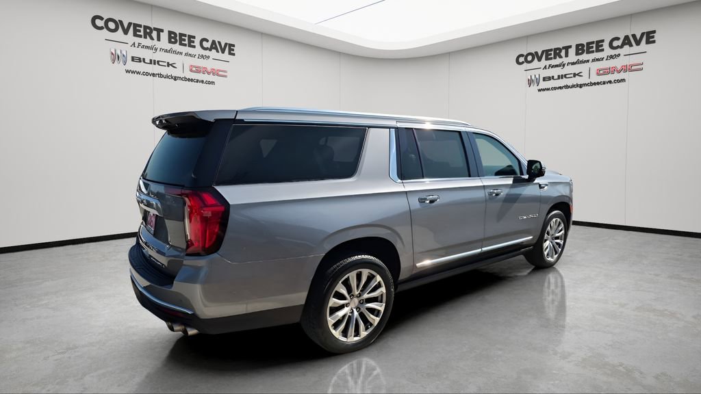 Used 2022 GMC Yukon XL Denali w/ Denali Premium Package image 9