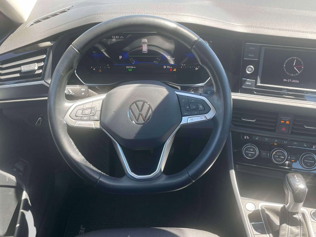 Used 2023 Volkswagen Jetta SE FWD image 14