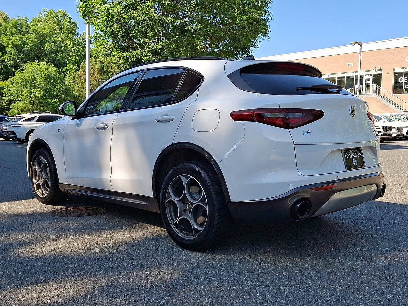 Used 2023 Alfa Romeo Stelvio Ti AWD/4WD image 22