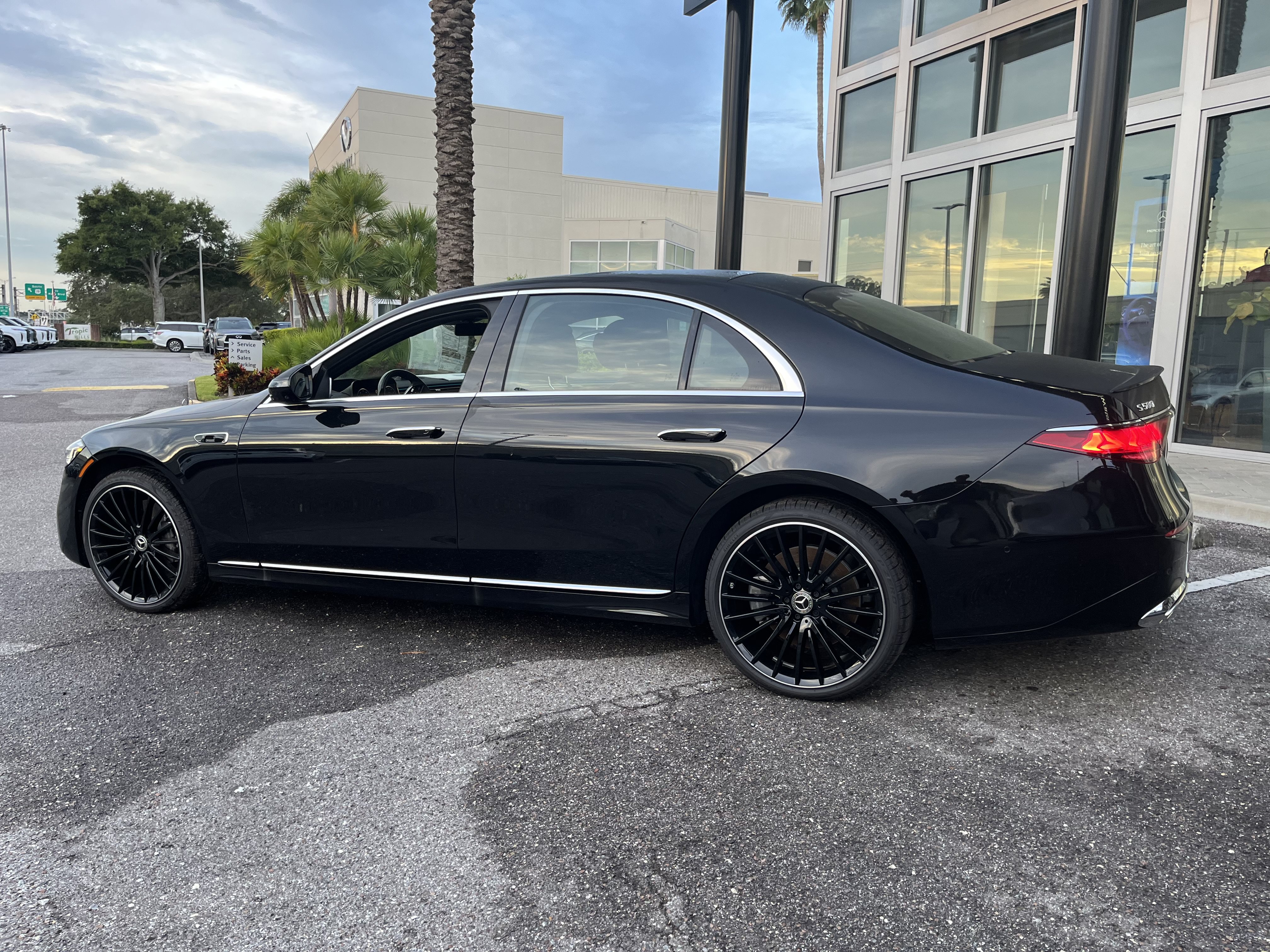 New 2027 Mercedes-Benz S 580 4MATIC Sedan image 4