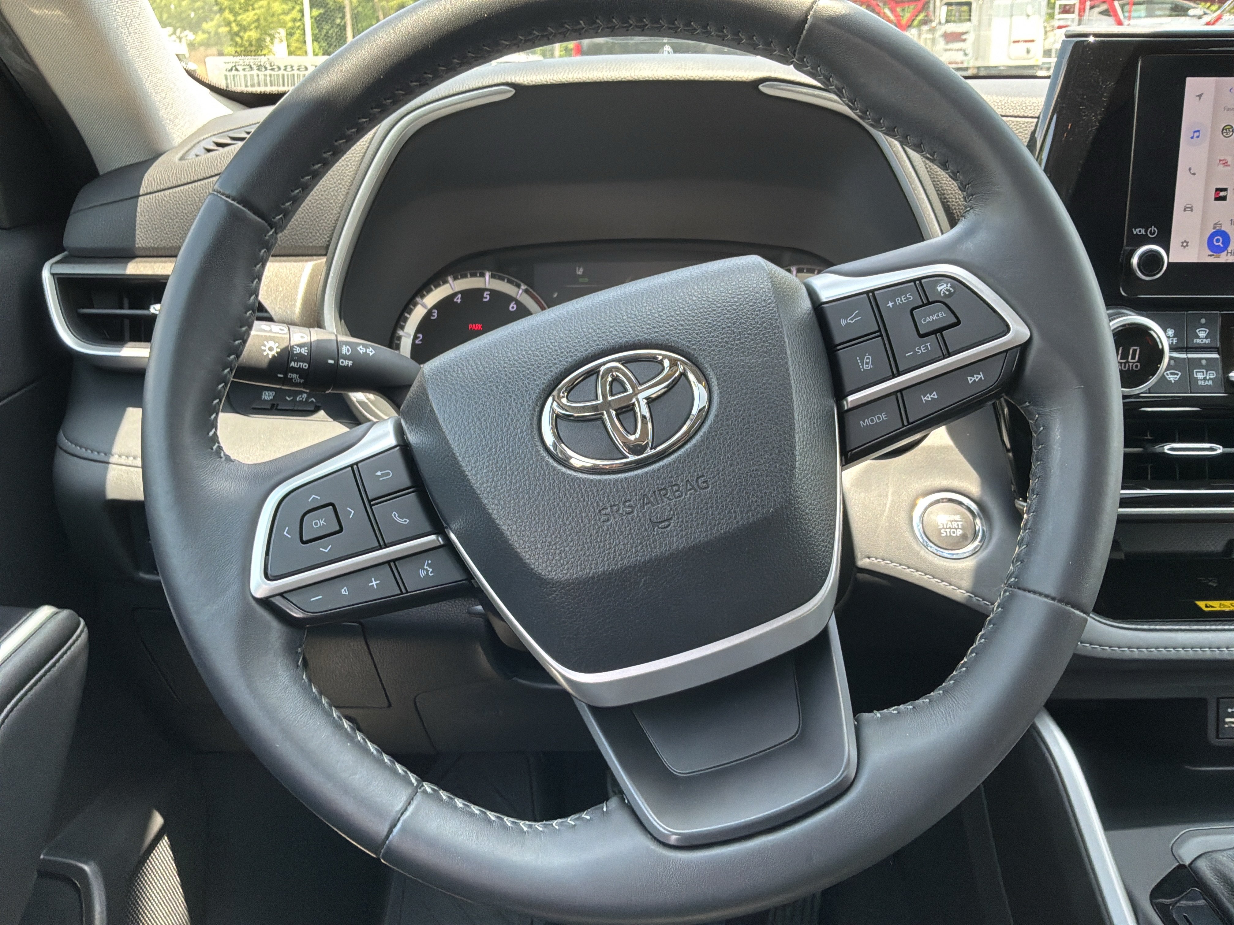 Used 2023 Toyota Highlander XLE FWD image 18
