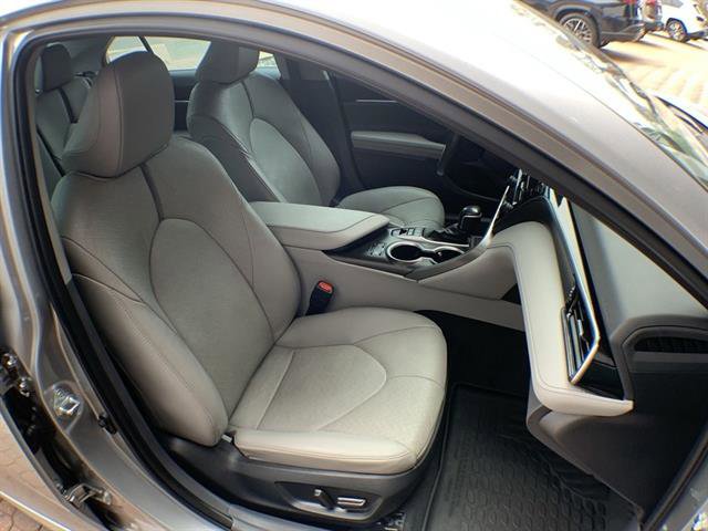 Used 2022 Toyota Camry XLE image 25