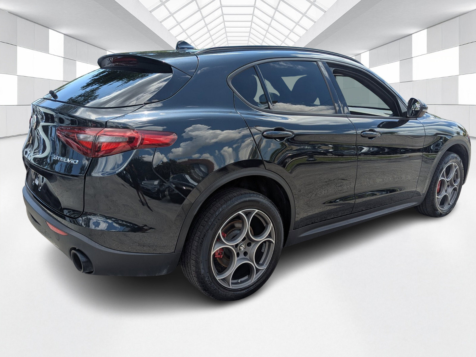 Used 2023 Alfa Romeo Stelvio Sprint RWD image 7