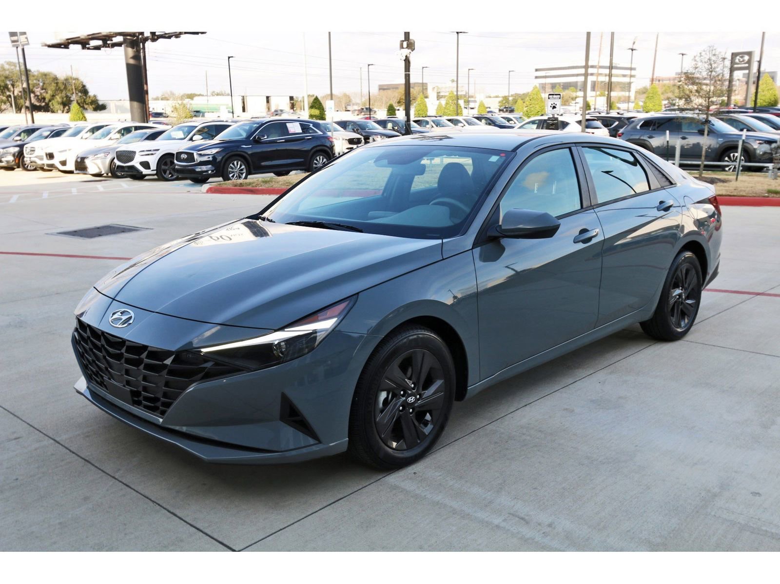 Used 2021 Hyundai Elantra SEL w/ Convenience Package image 3