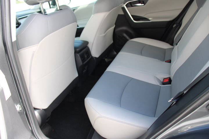 Used 2022 Toyota RAV4 XLE Premium FWD image 14