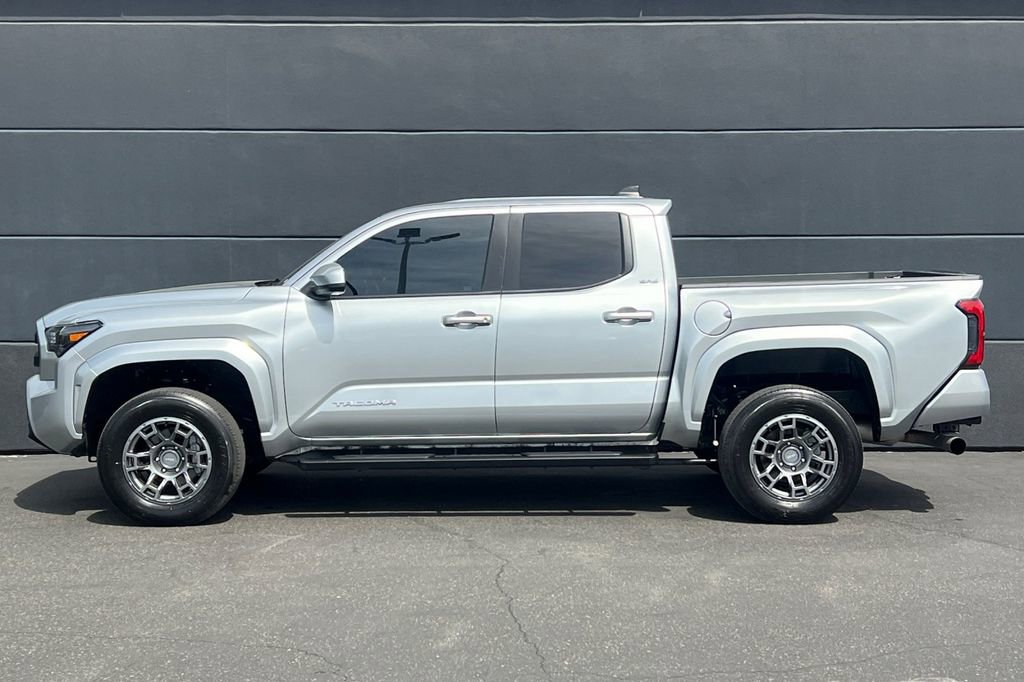 Used 2024 Toyota Tacoma SR5 AWD/4WD image 9