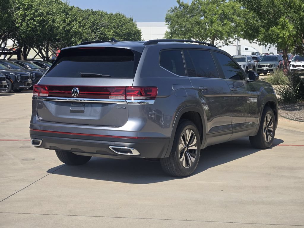 Used 2024 Volkswagen Atlas SE AWD/4WD image 4
