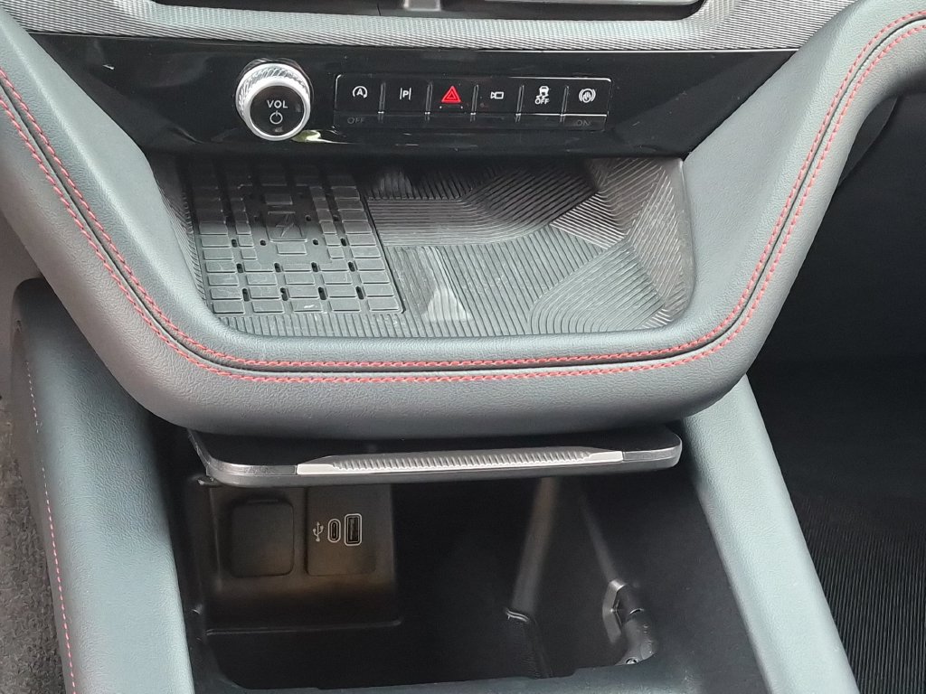 Certified 2025 Ford Explorer ST AWD/4WD image 32