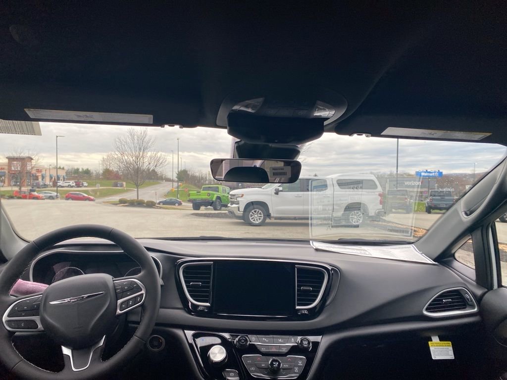 New 2026 Chrysler Voyager LX image 24