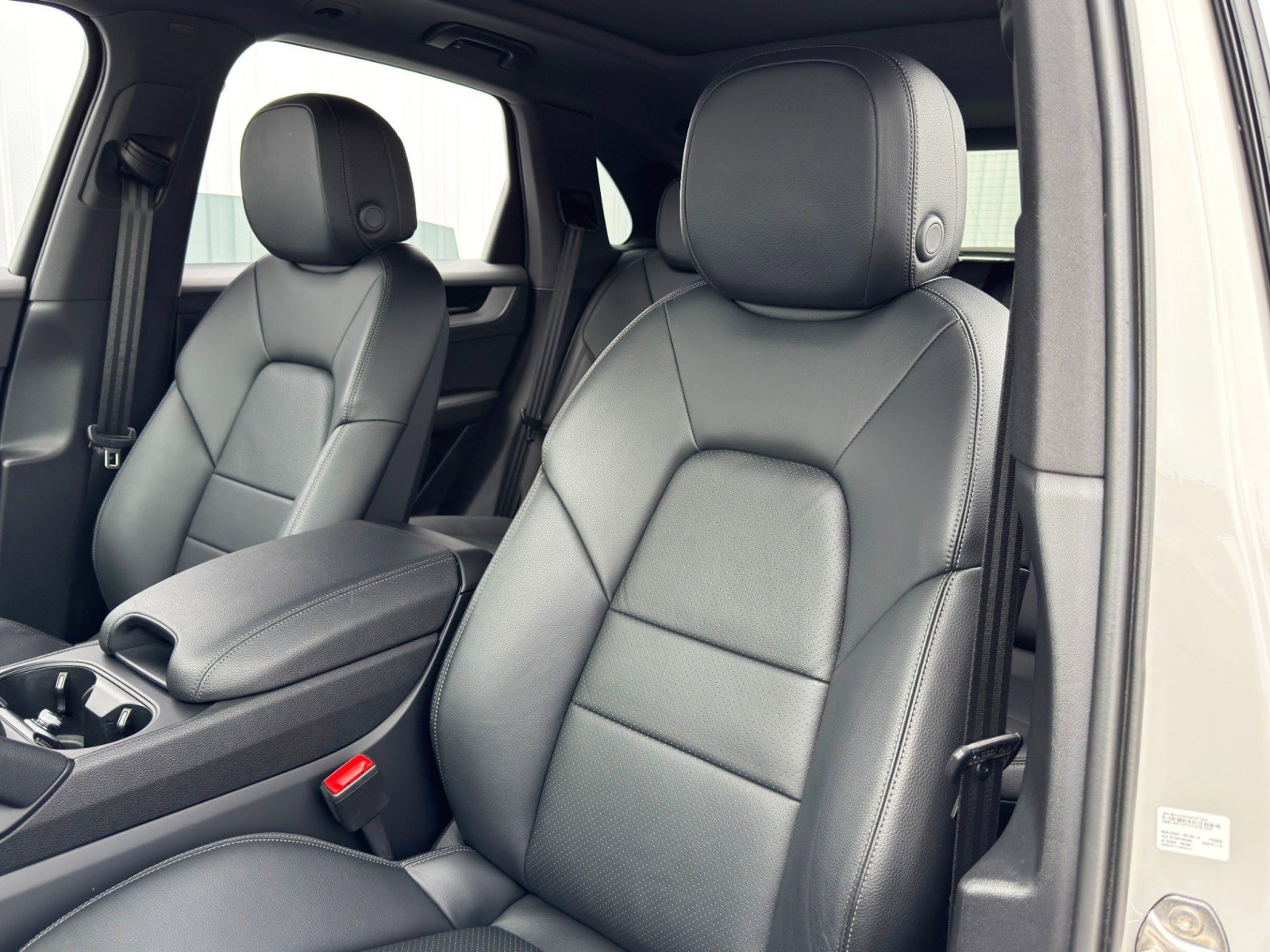 Used 2024 Porsche Cayenne w/ Premium Package image 40