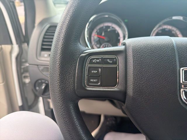 Used 2018 Dodge Grand Caravan SE w/ UConnect Hands-Free Group image 16