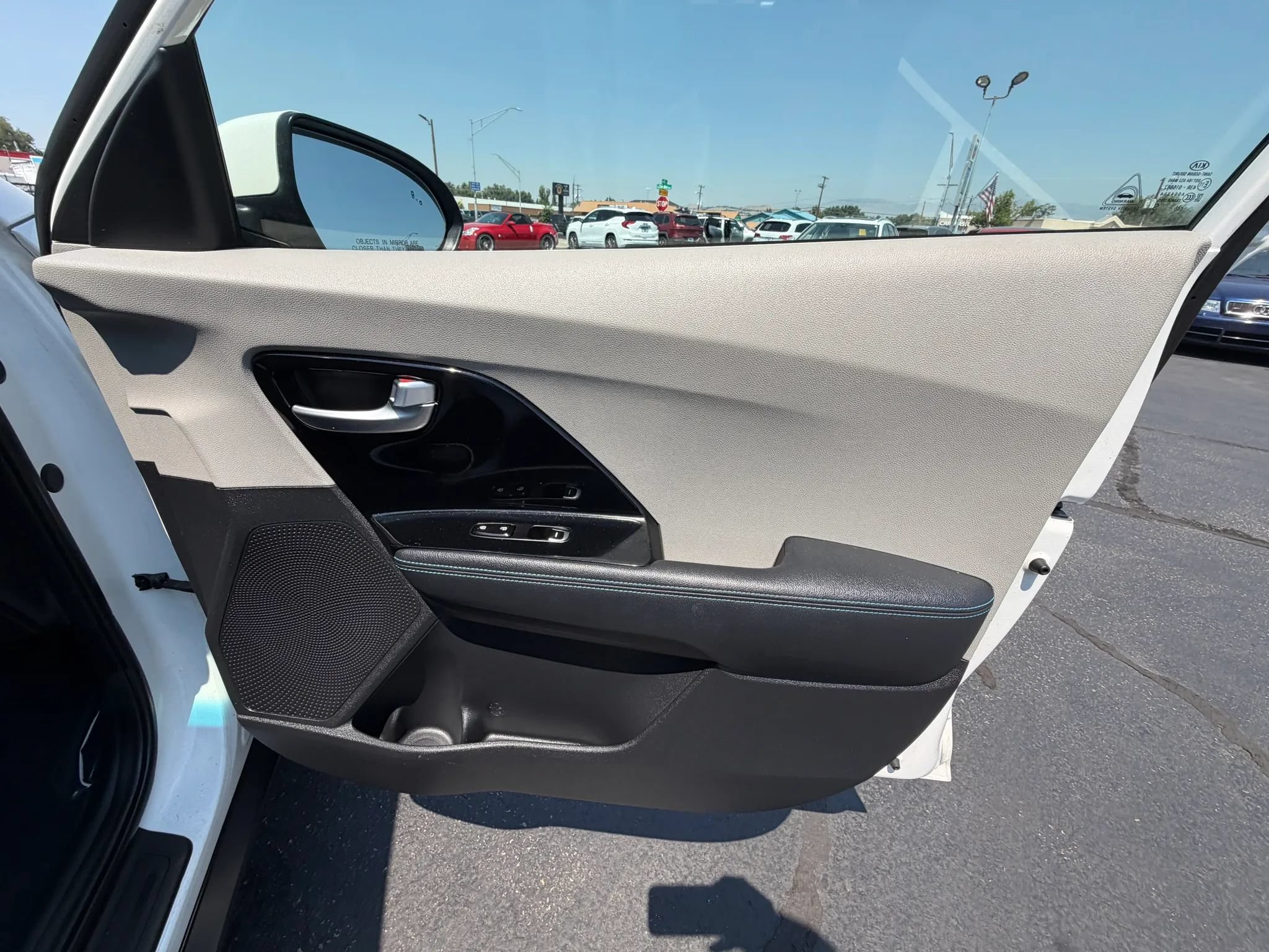 Used 2020 Kia Niro LXS FWD image 14