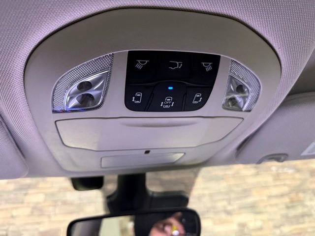 Used 2021 Chrysler Pacifica Touring-L image 28