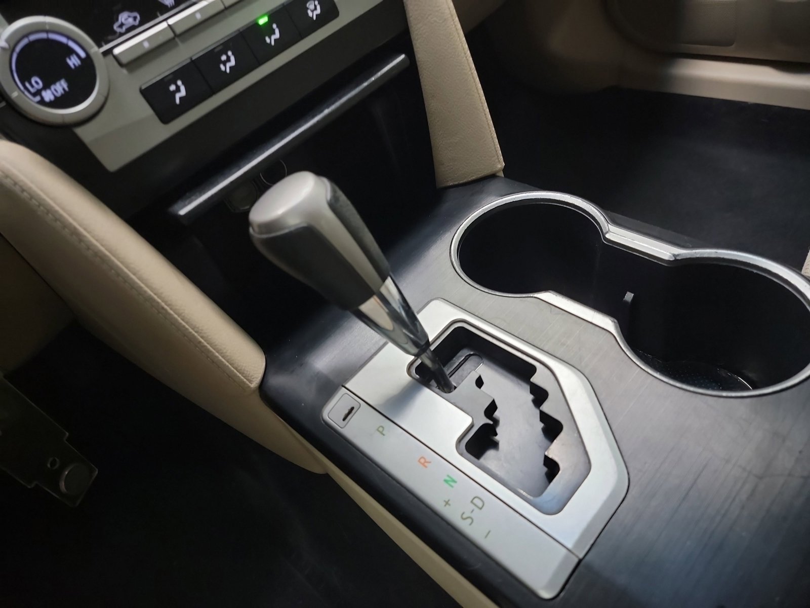 Used 2012 Toyota Camry LE image 25