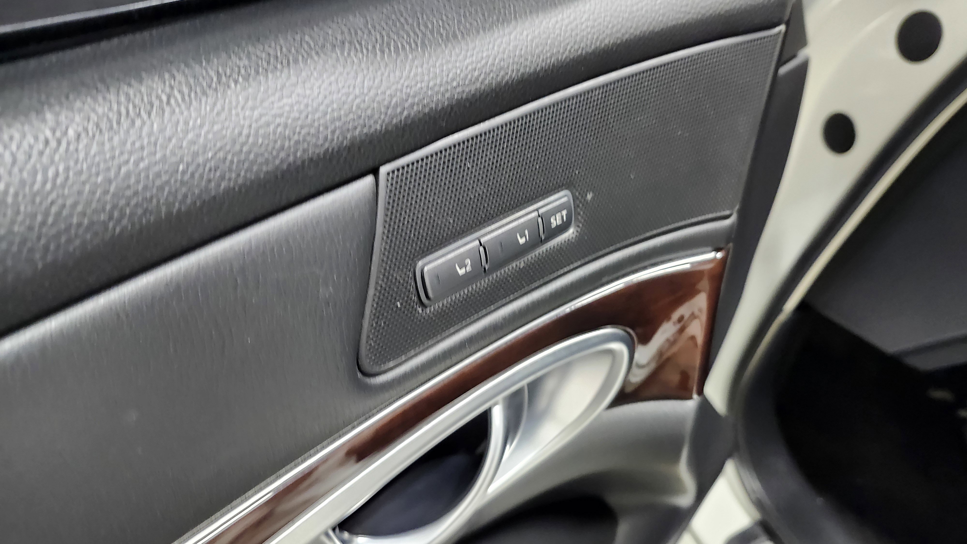 Used 2019 INFINITI Q70 Luxe image 27