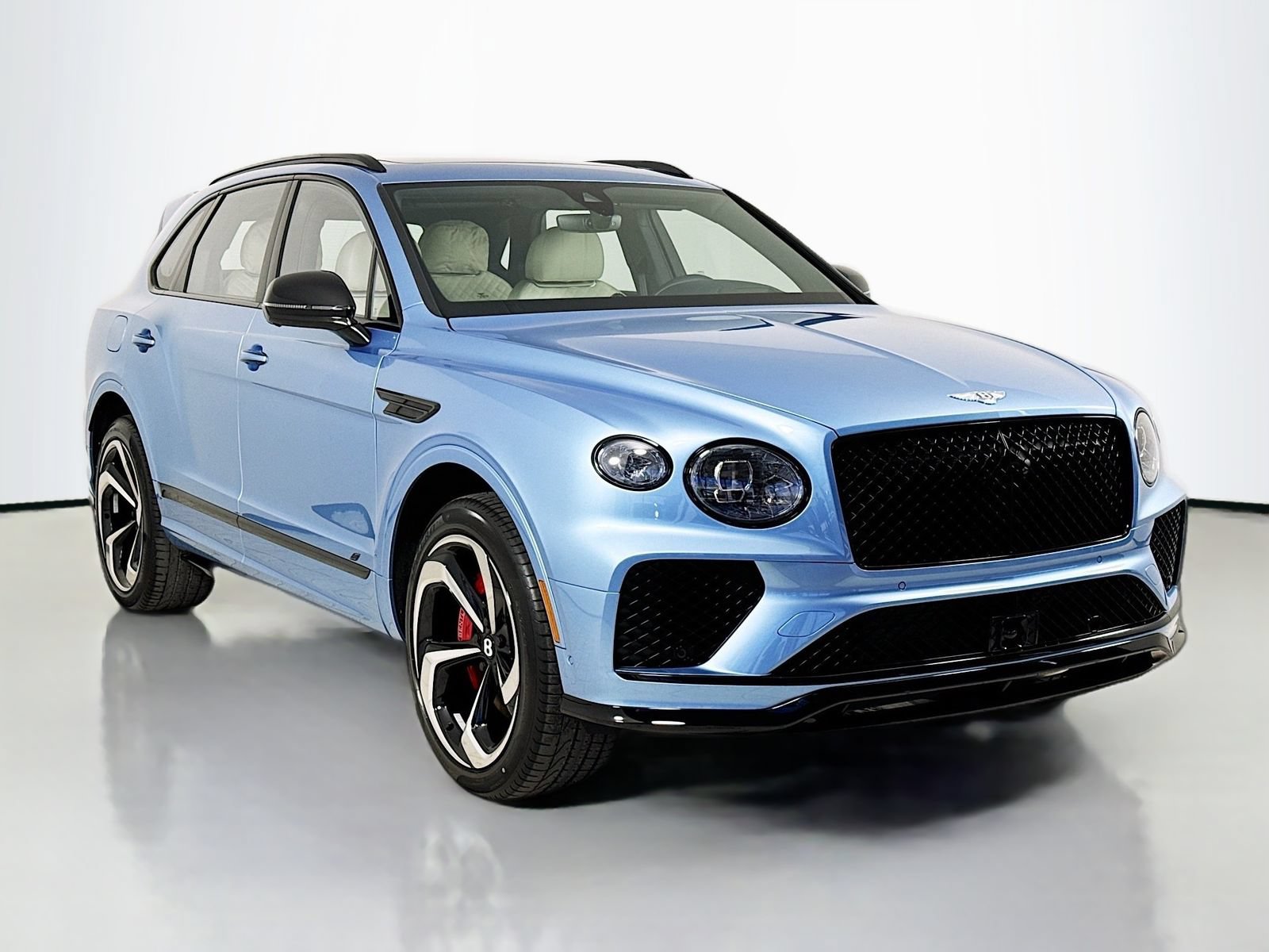 Certified 2025 Bentley Bentayga AWD/4WD image 1