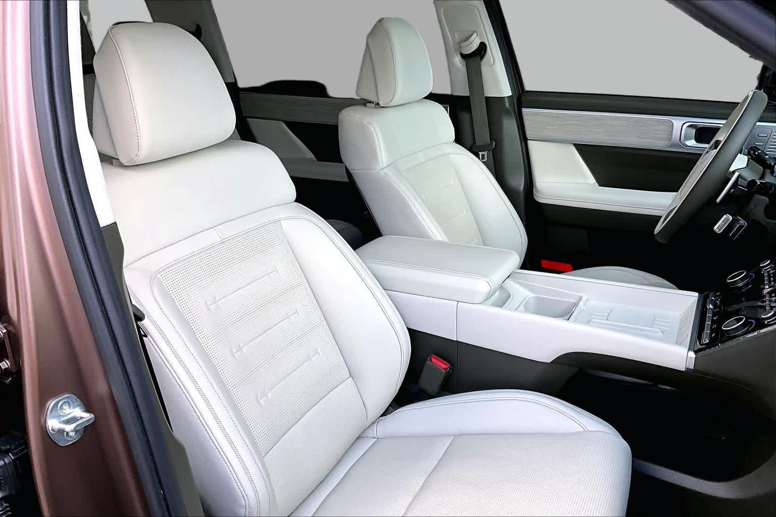 Used 2025 Hyundai Santa Fe Calligraphy FWD image 8