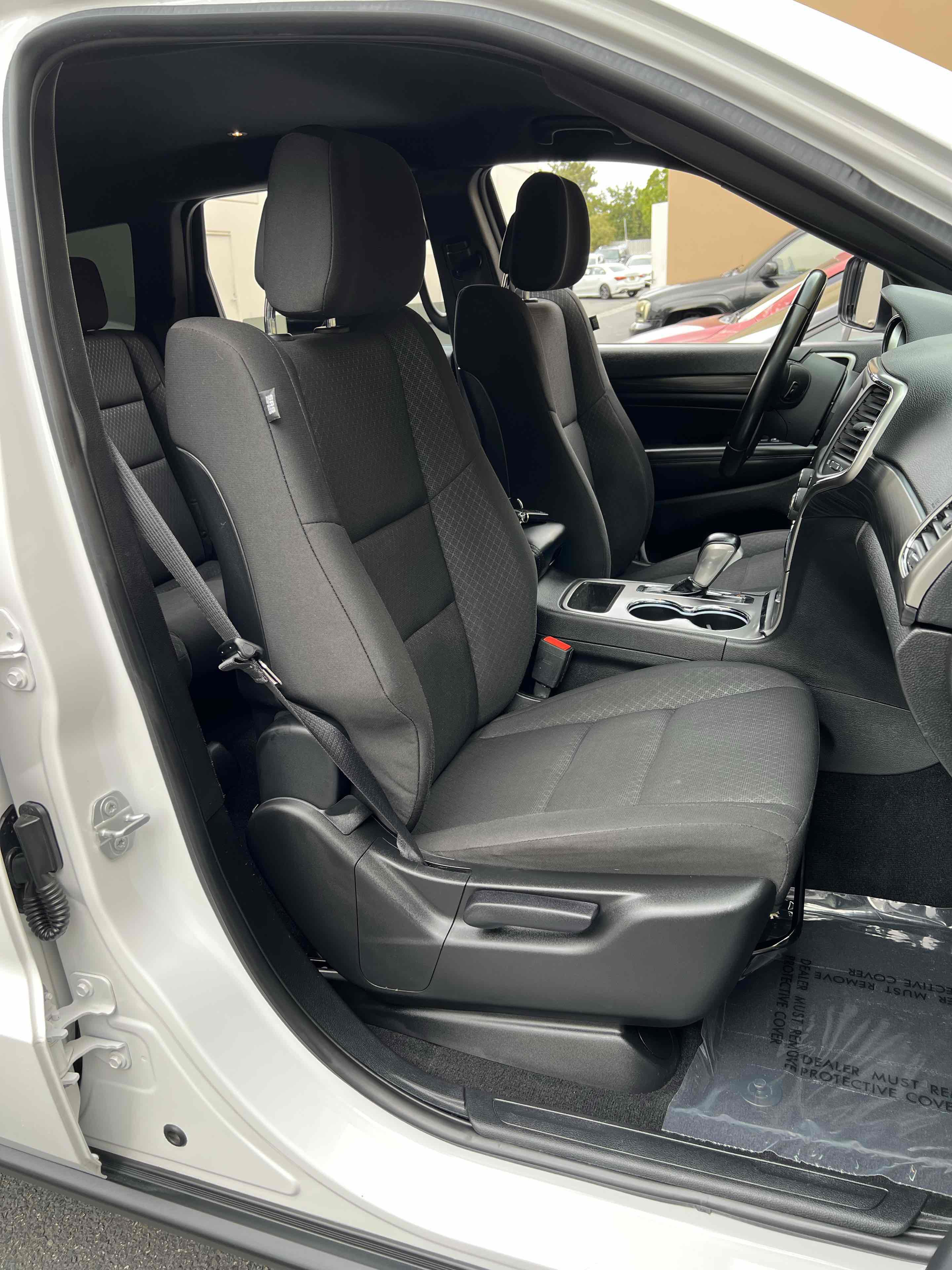 Used 2020 Jeep Grand Cherokee Laredo image 24