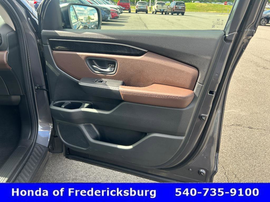 Used 2025 Honda Pilot Elite image 16