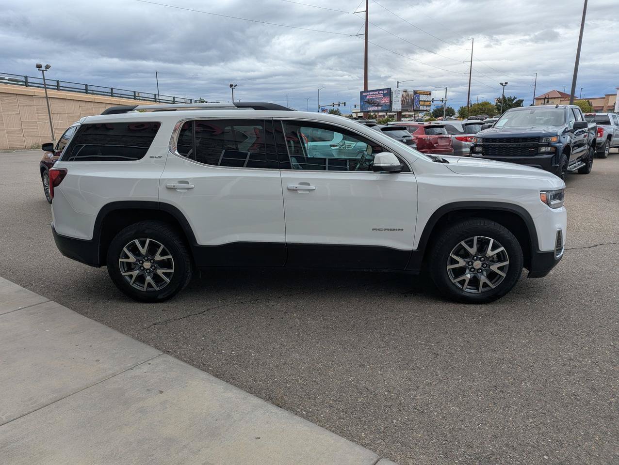 Used 2023 GMC Acadia SLT AWD/4WD image 6