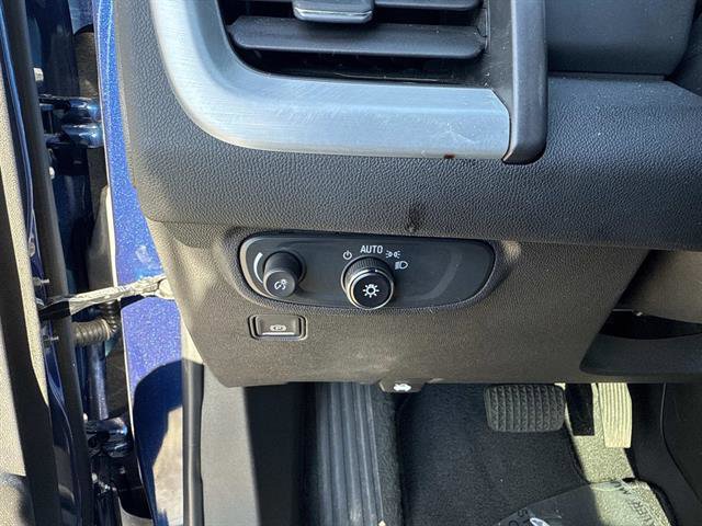 Used 2023 GMC Terrain SLE w/ Driver Convenience Package image 15