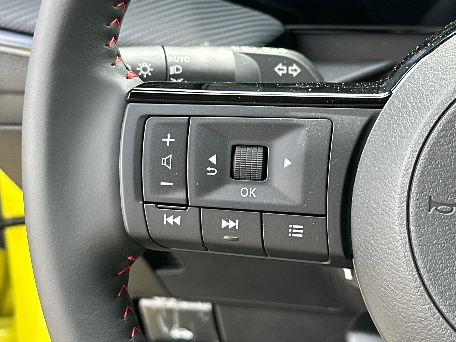 Certified 2025 Nissan Kicks SR FWD image 23