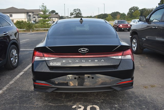Used 2023 Hyundai Elantra SEL w/ Convenience Package FWD image 5