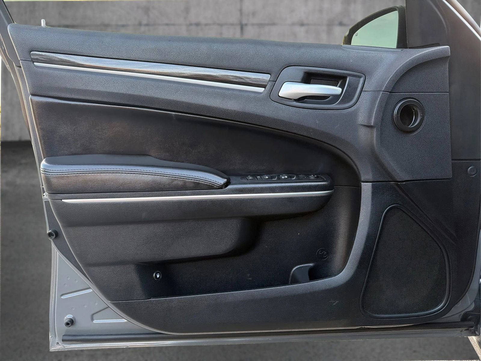 Used 2018 Chrysler 300 Touring L image 20