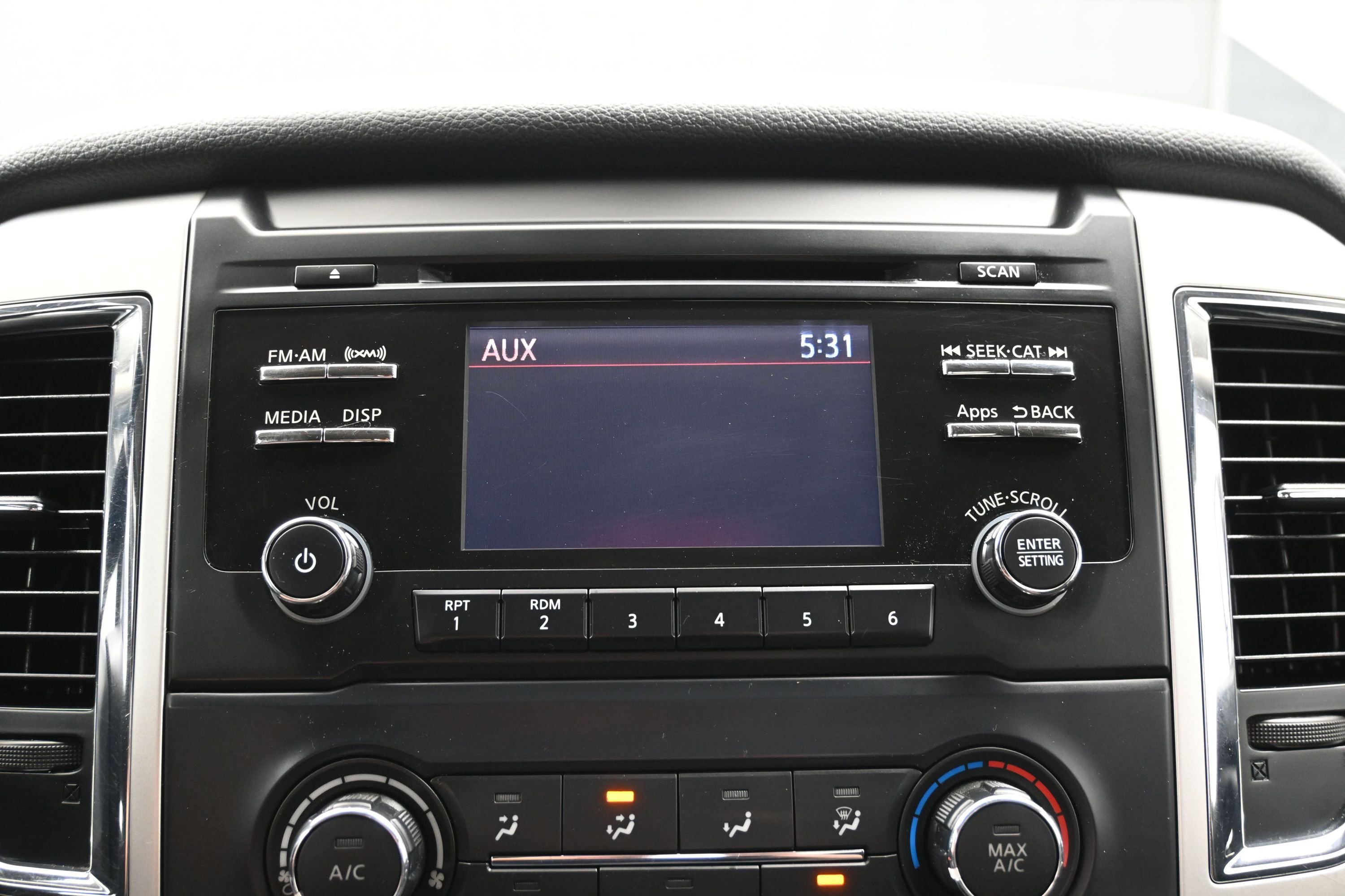 Used 2017 Nissan Titan SV AWD/4WD image 27