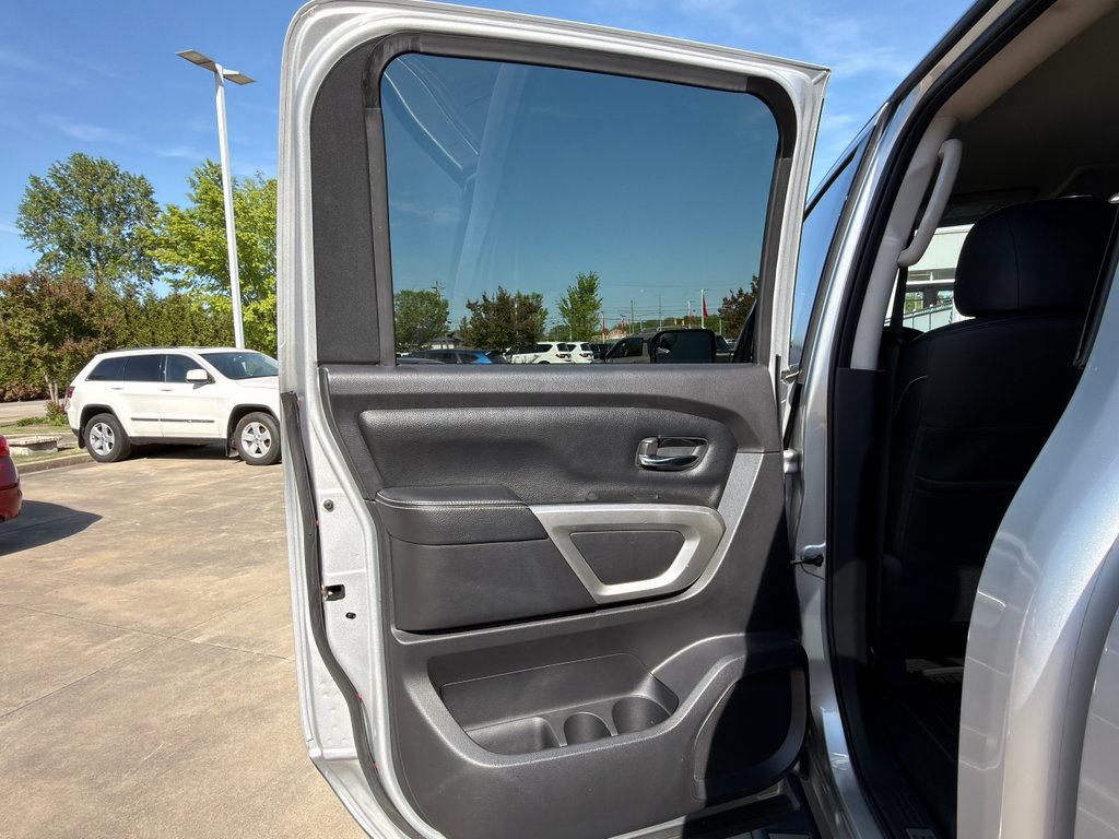 Used 2019 Nissan Titan PRO-4X AWD/4WD image 24