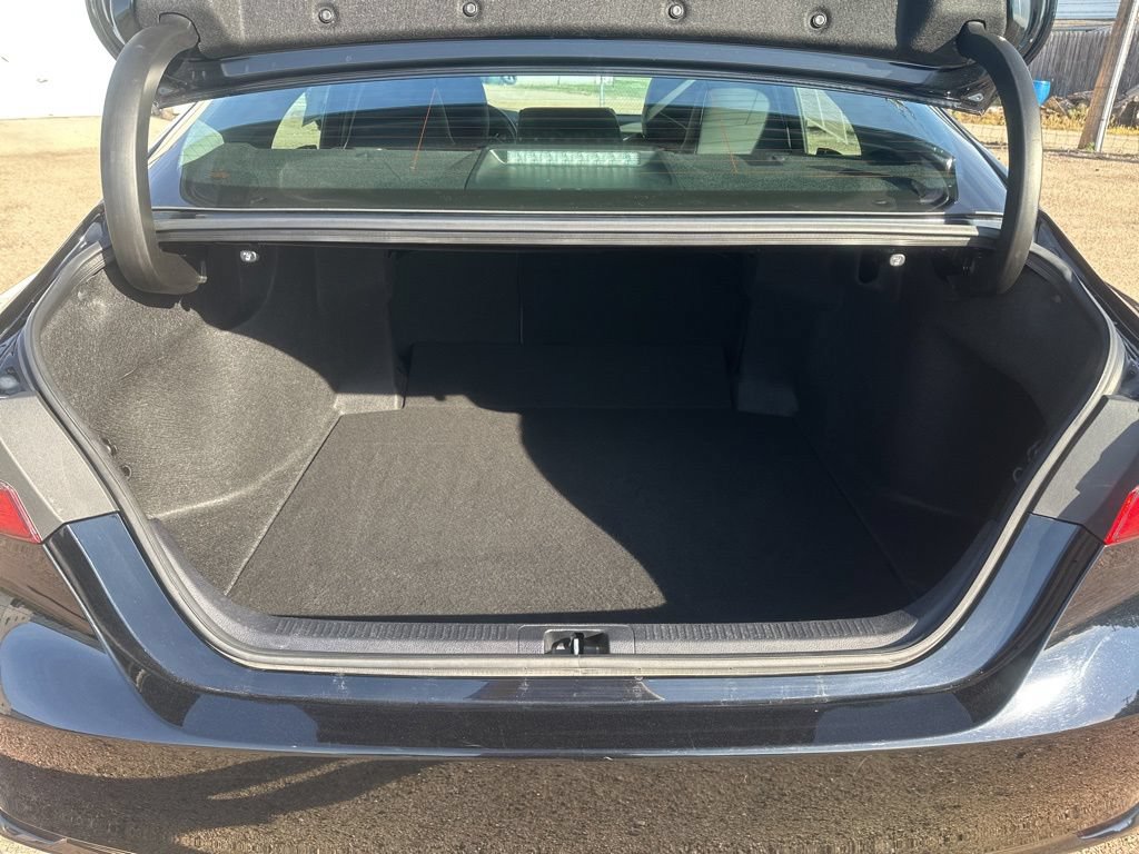 Used 2021 Toyota Camry SE FWD image 19