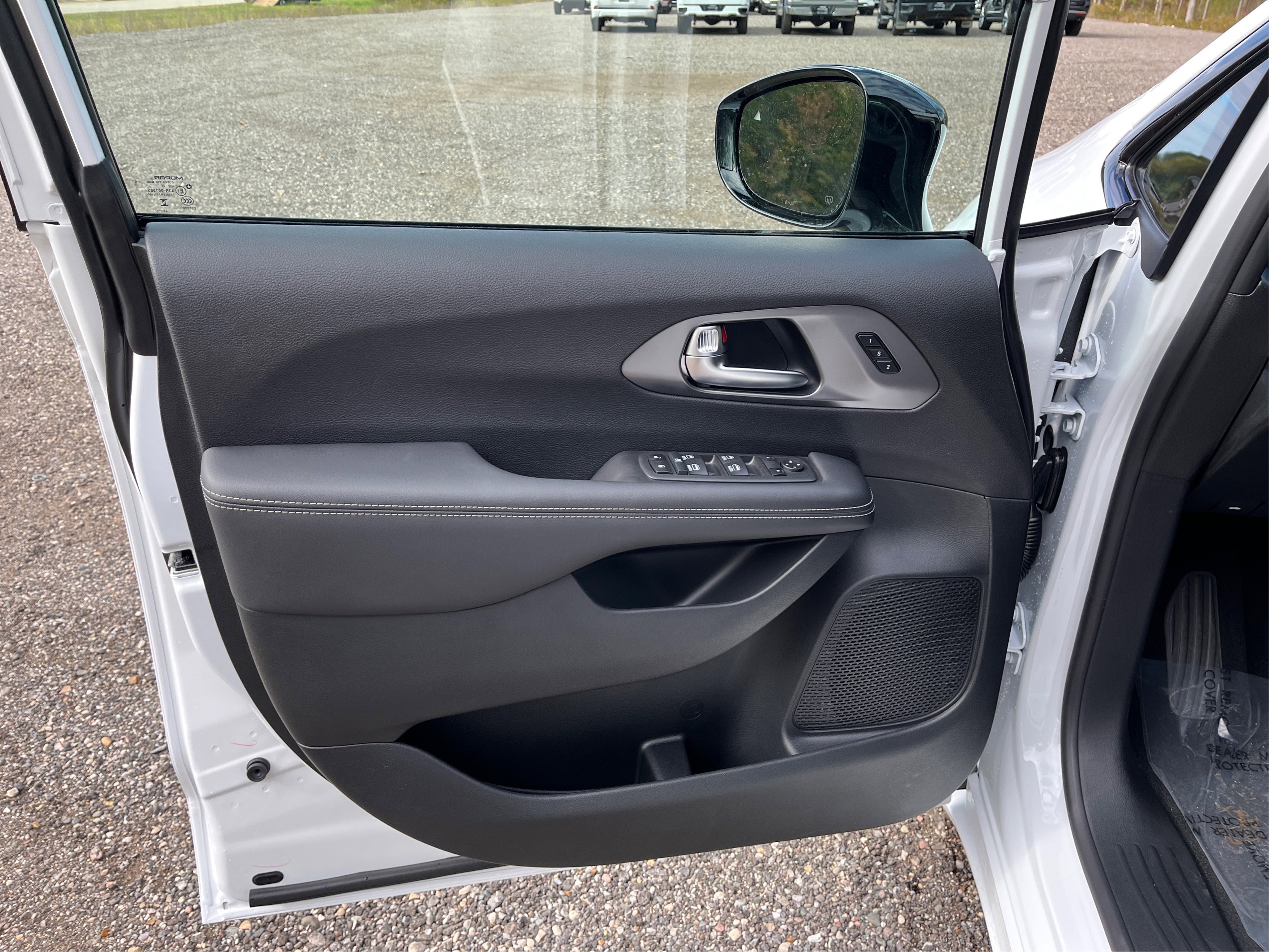 New 2026 Chrysler Pacifica Select image 23