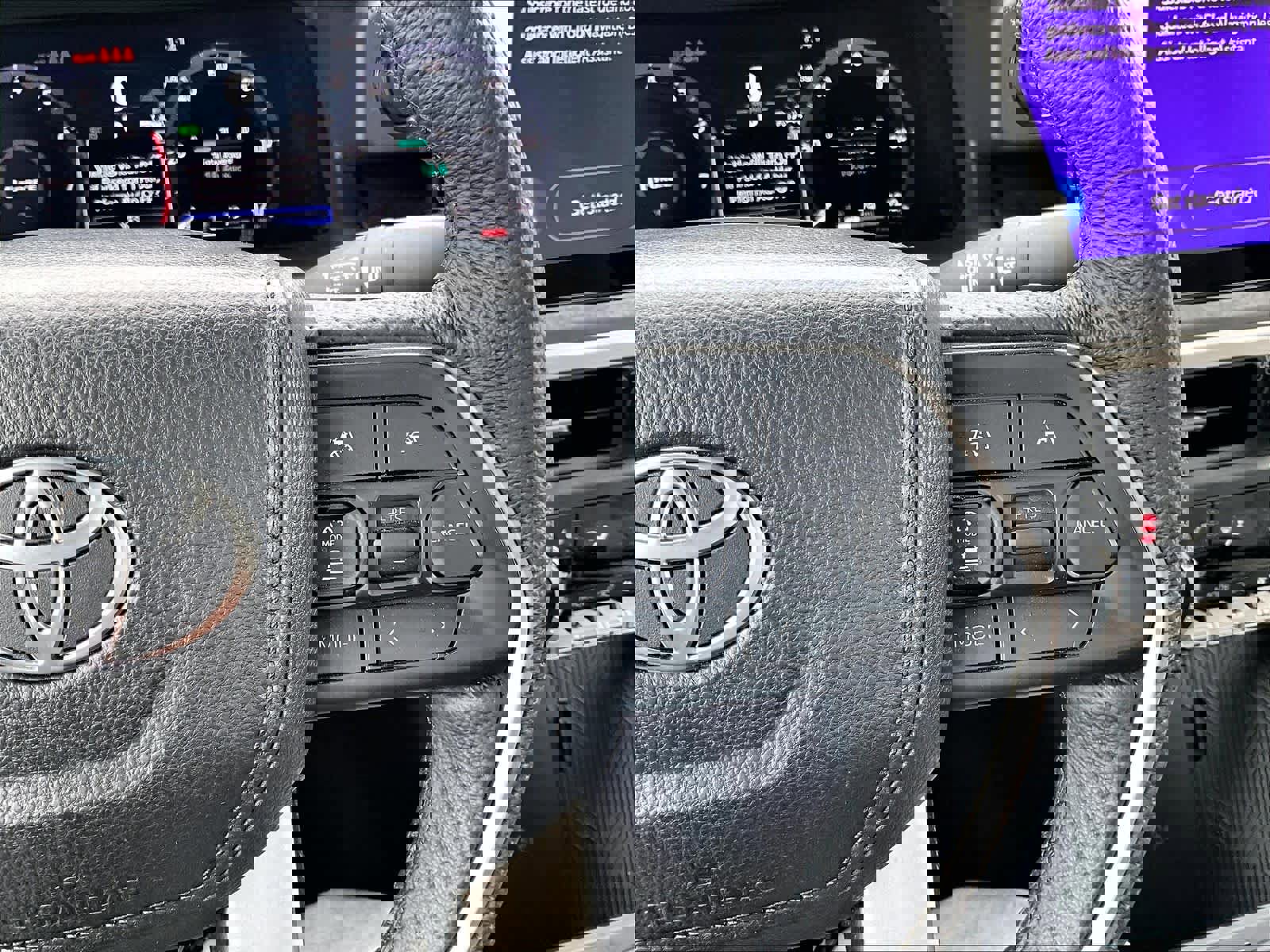 Used 2025 Toyota Tacoma Limited image 24