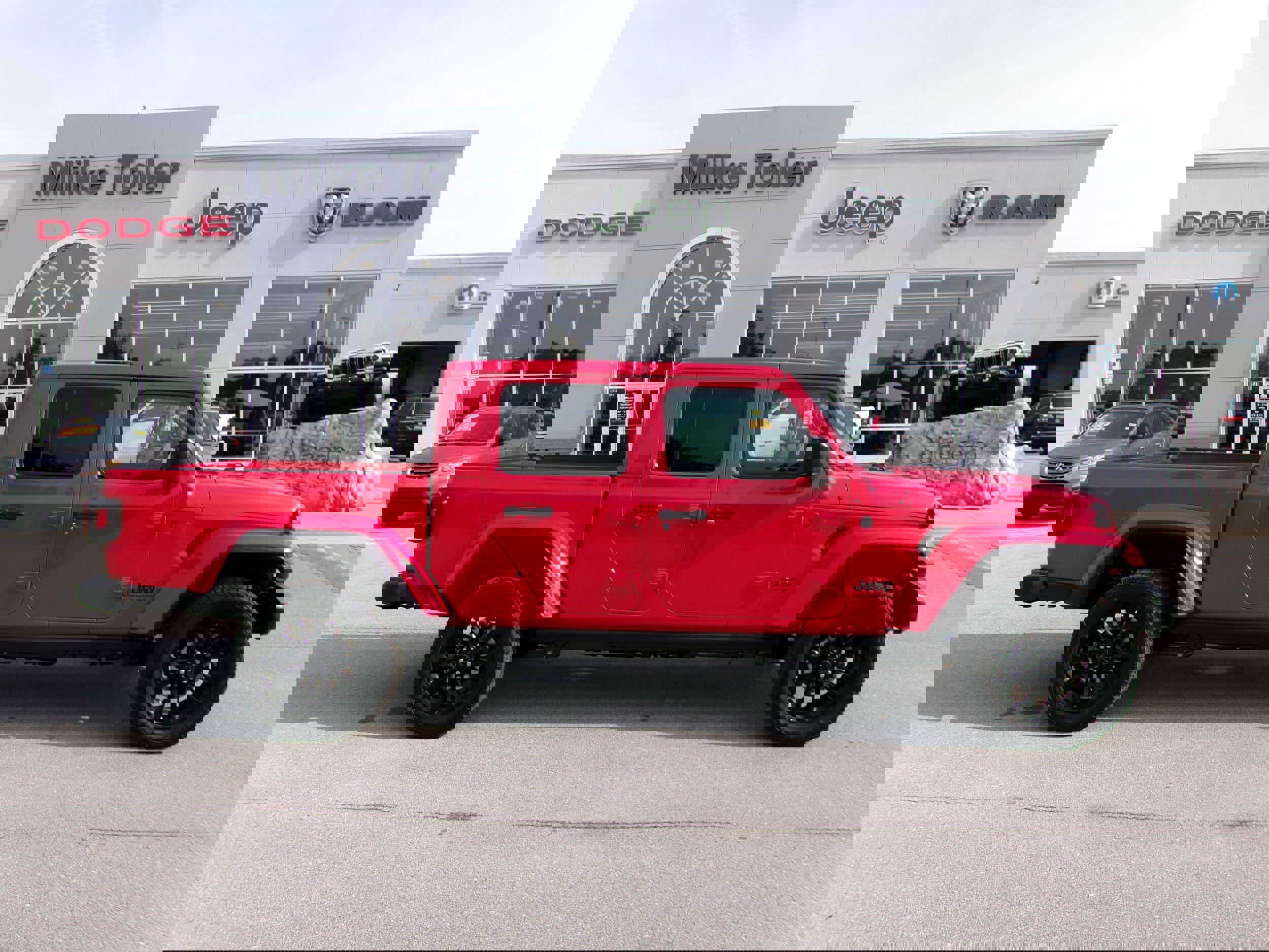 New 2025 Jeep Gladiator Sport image 5