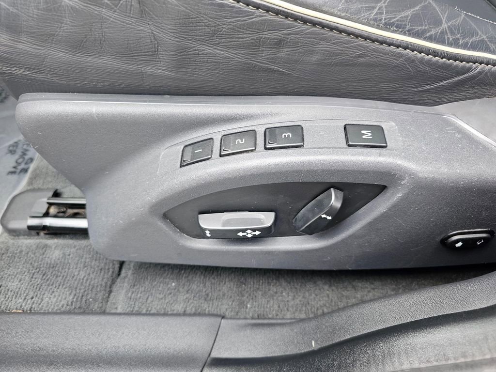 Used 2016 Volvo XC60 T6 R-Design Platinum w/ Climate Package image 23