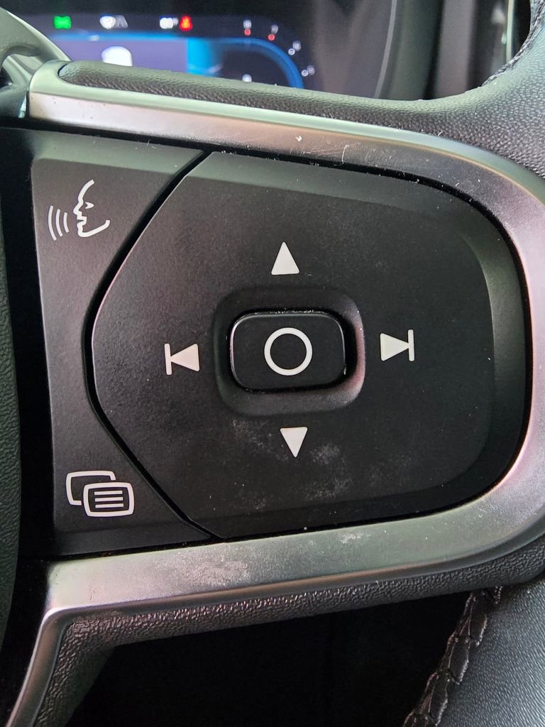 Used 2023 Volvo XC60 B5 Core AWD/4WD image 15