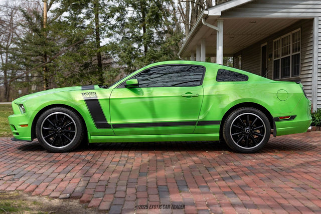 Used 2013 Ford Mustang Boss 302 w/ Boss 302 Accessory Pkg RWD image 3