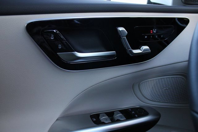 New 2025 Mercedes-Benz C 300 4MATIC Sedan image 25
