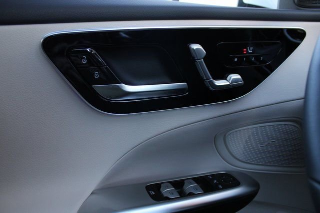 New 2025 Mercedes-Benz C 300 4MATIC Sedan image 25