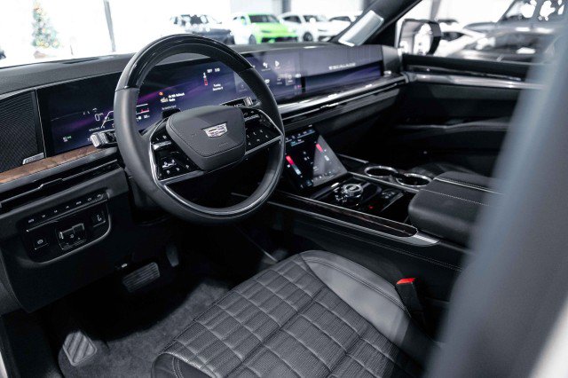 Used 2025 Cadillac Escalade Sport Platinum w/ LPO, ONYX Package image 17