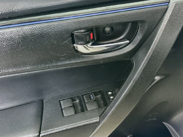 Used 2018 Toyota Corolla SE FWD image 22
