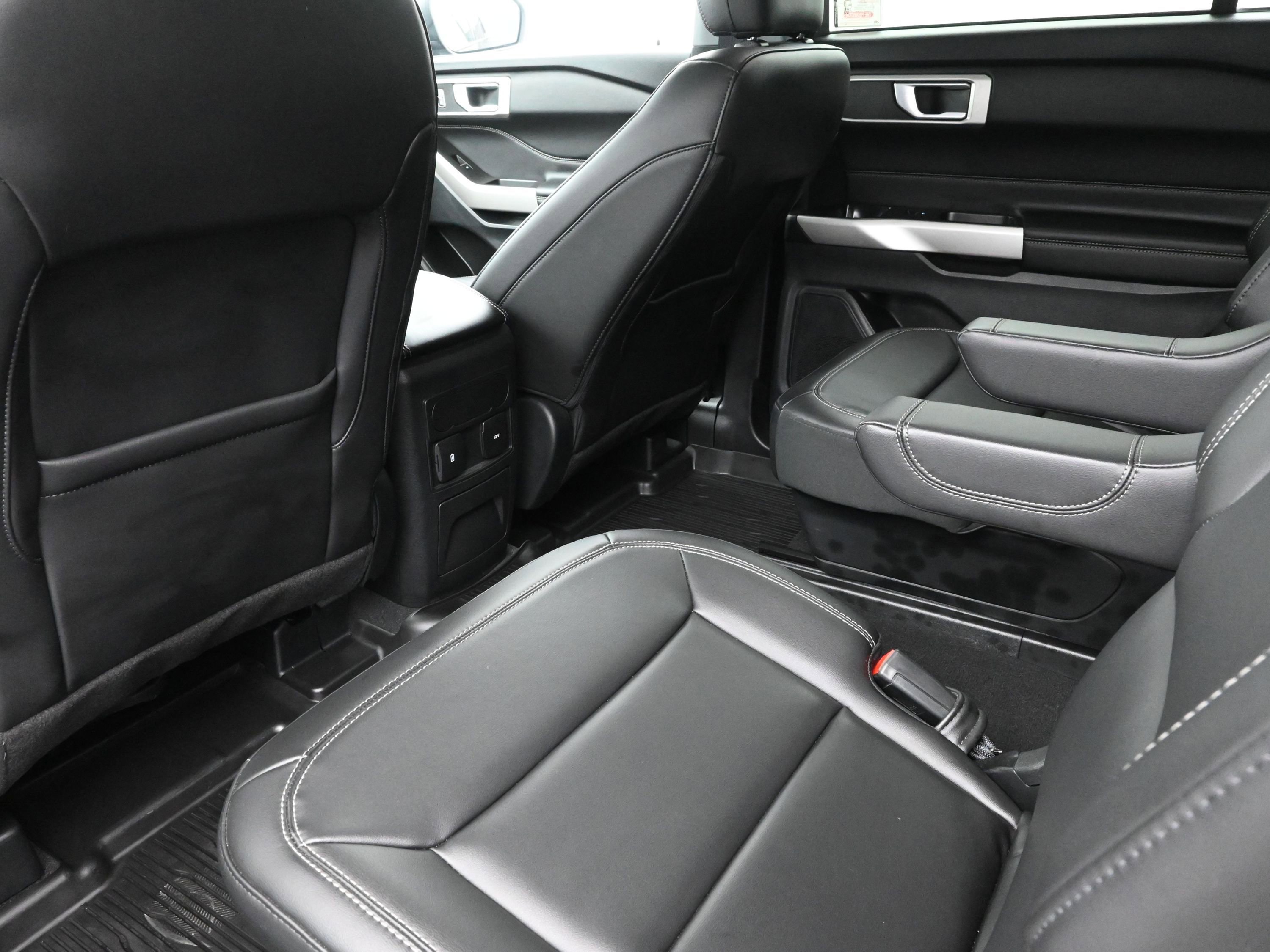 Used 2023 Ford Explorer XLT w/ Equipment Group 202A image 21