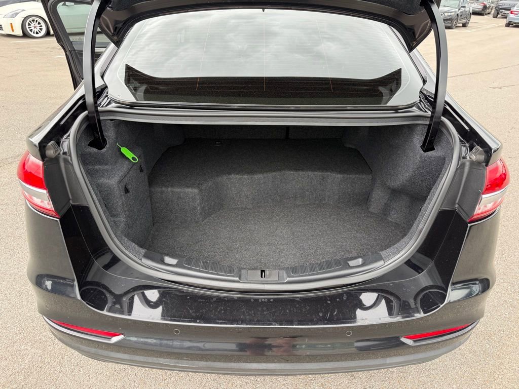 Used 2020 Ford Fusion SE FWD image 17