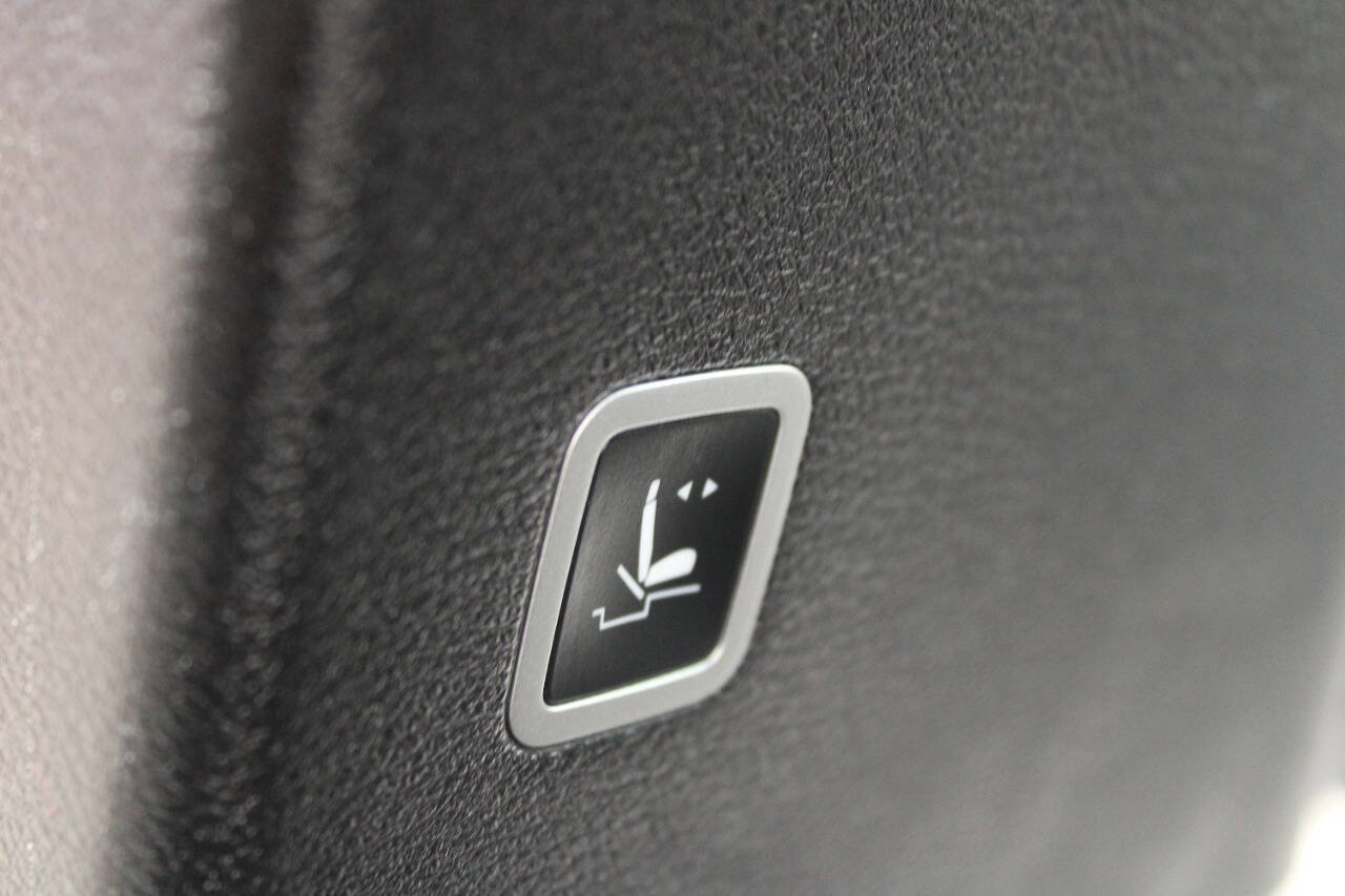 Used 2021 Chrysler Pacifica Touring-L FWD image 26