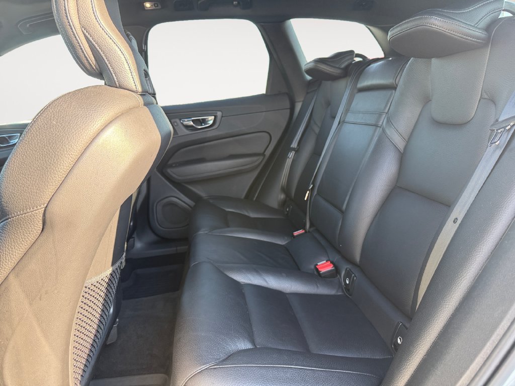 Used 2020 Volvo XC60 T6 Momentum AWD/4WD image 13