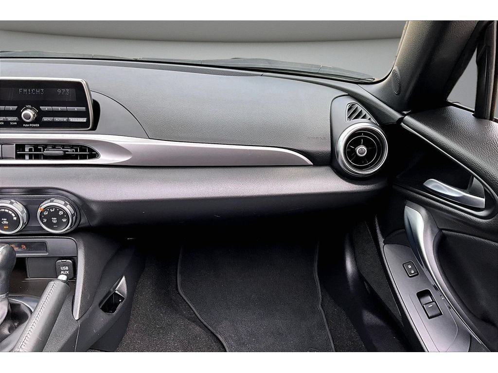 Used 2017 FIAT 124 Spider Classica RWD image 38