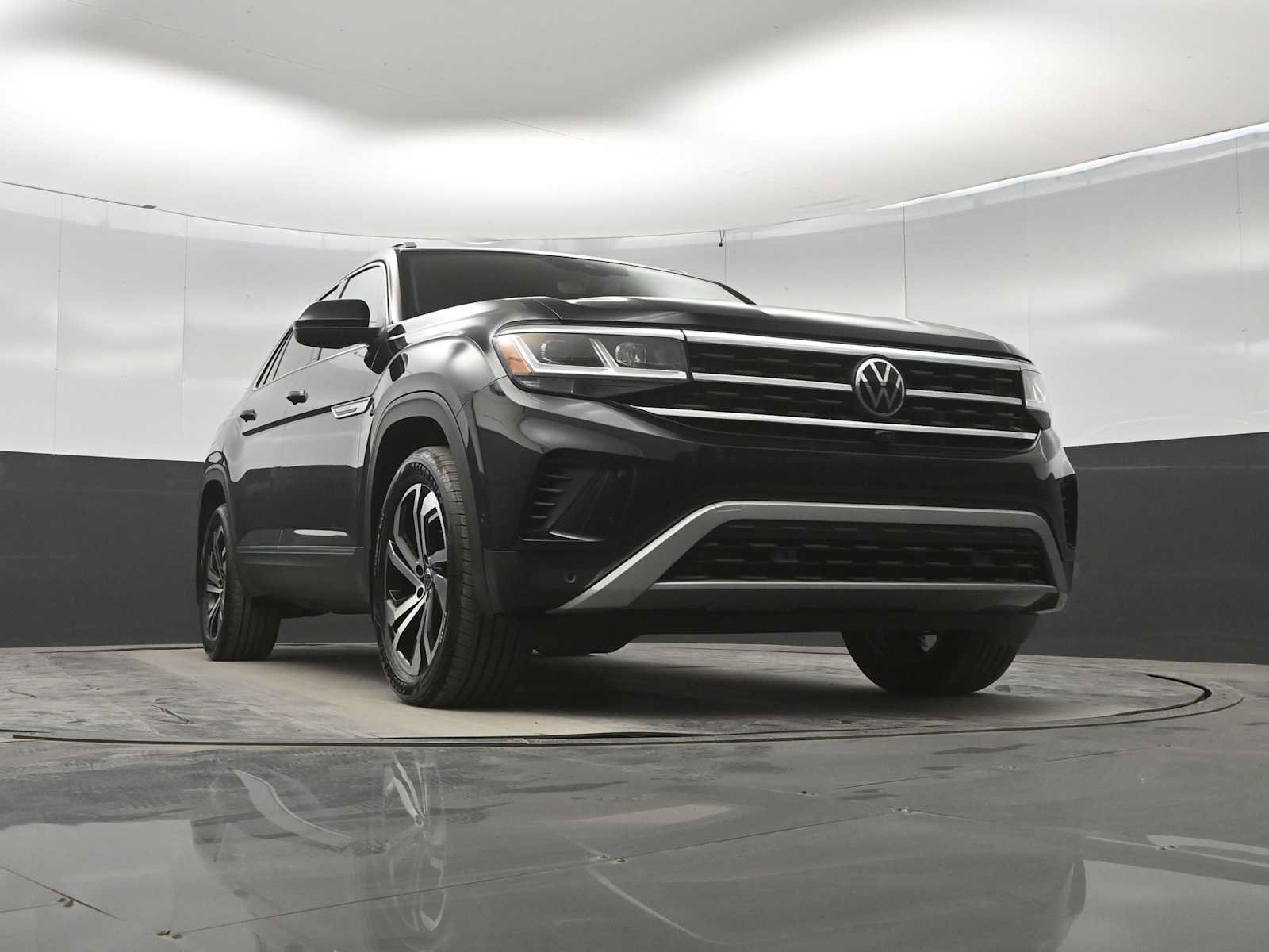 Used 2021 Volkswagen Atlas Cross Sport SEL Premium AWD/4WD image 32