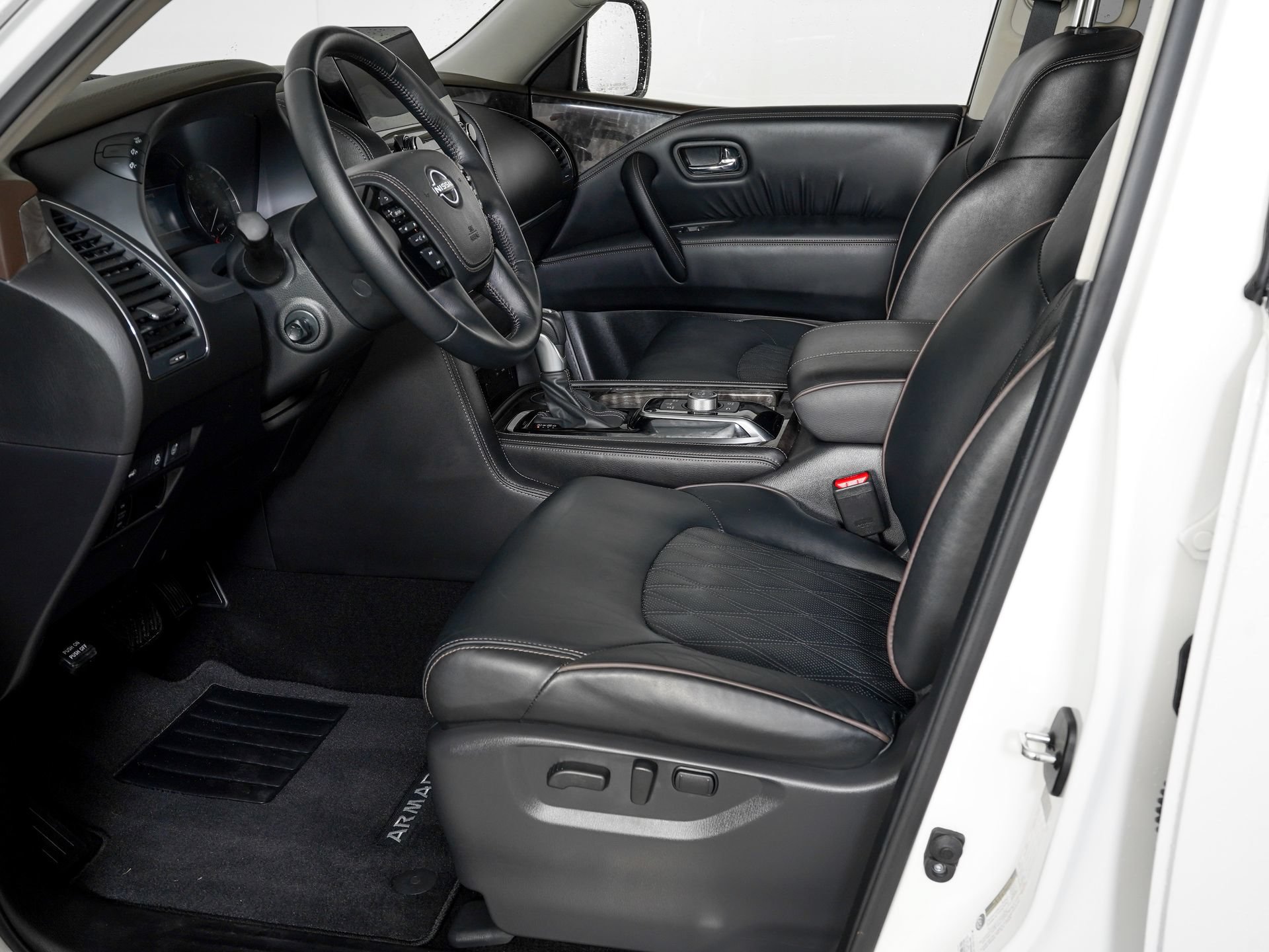 Used 2024 Nissan Armada Platinum w/ Captain's Chairs Package RWD image 15
