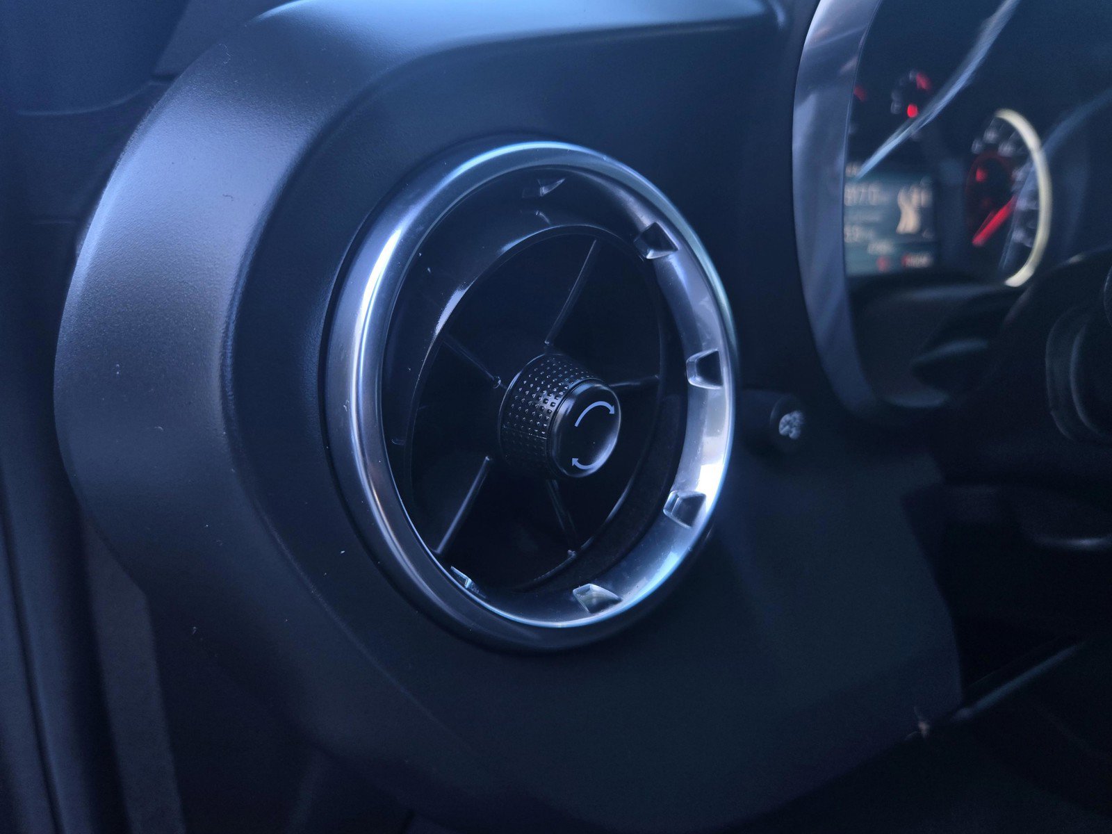 Used 2023 Chevrolet Camaro LT RWD image 10