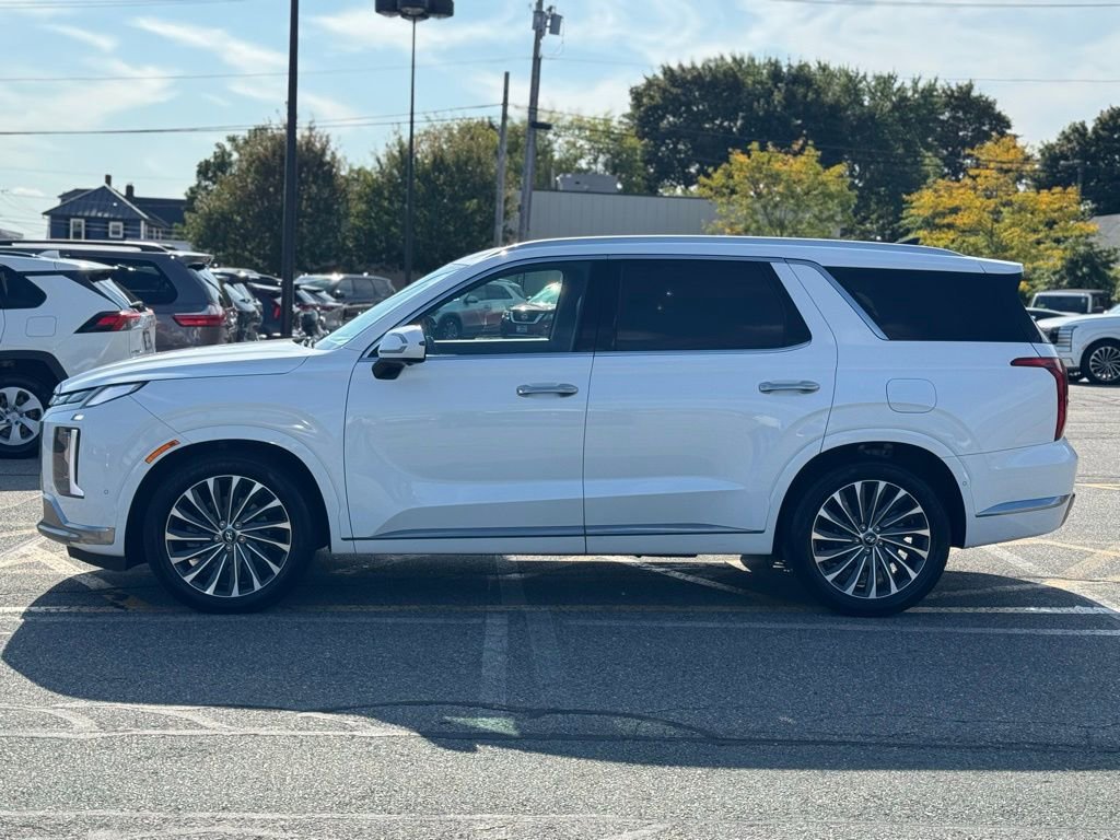 Used 2023 Hyundai Palisade Calligraphy image 2